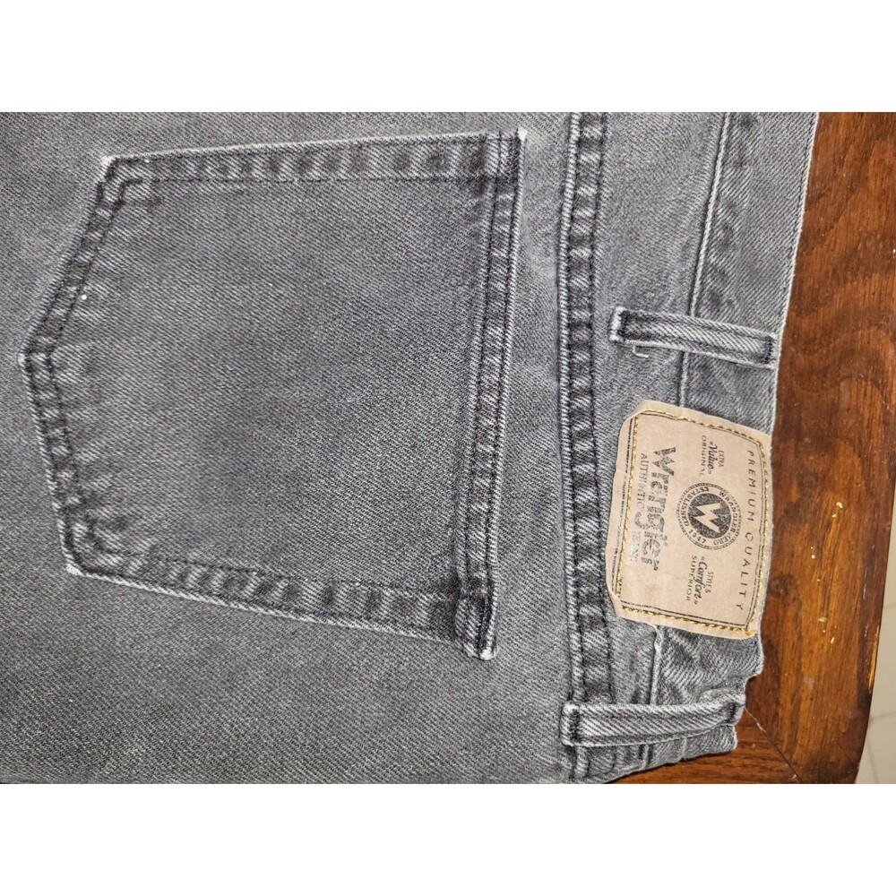 Wrangler 97601CB Men Black Jeans 40x30 Relaxed Fit Straight Leg Faded Denim 2016 - Picture 10 of 15